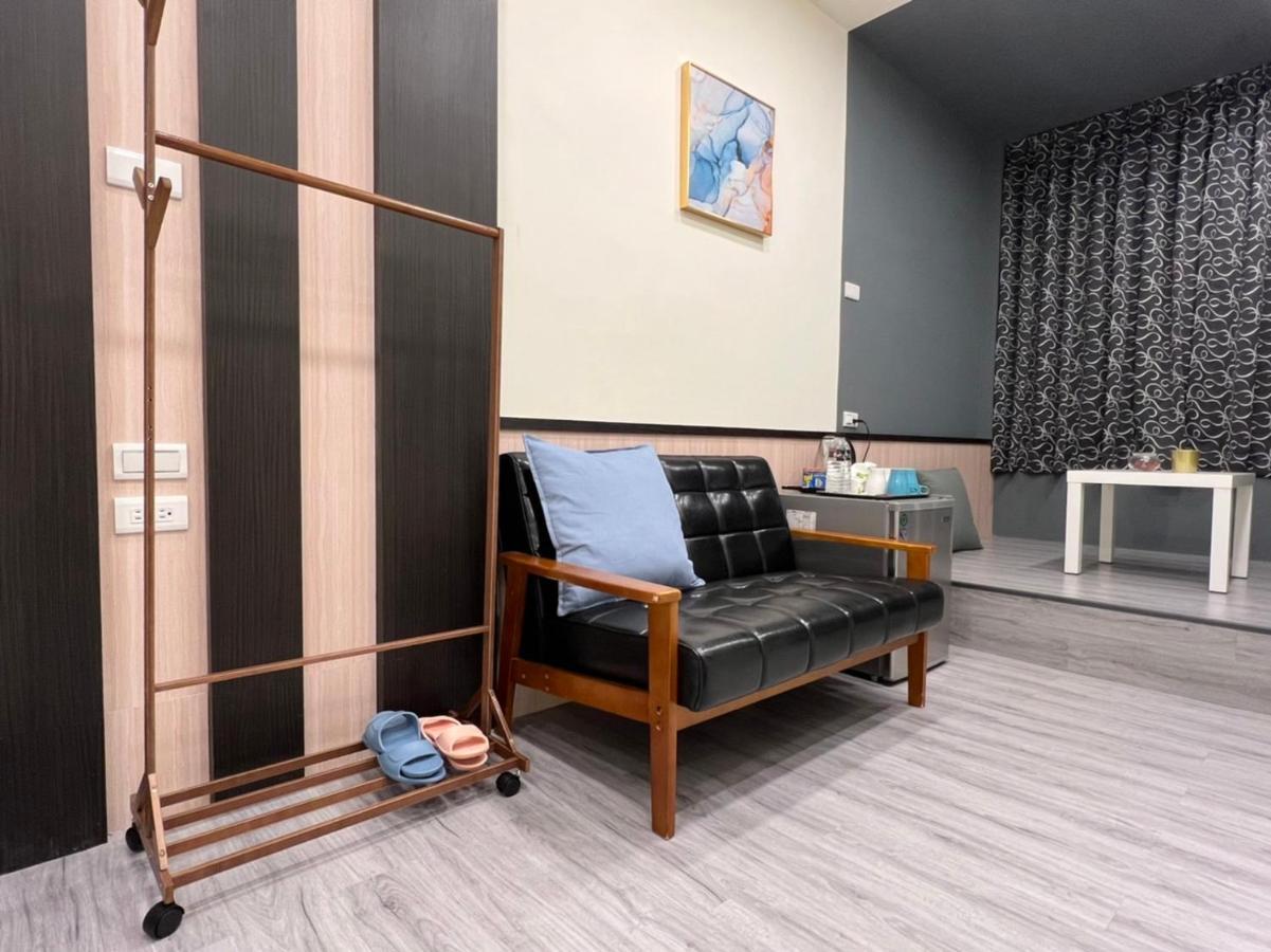 Reise Guesthouse 喜遊旅宿 ゲストハウス 旅マニア Tainan Exterior photo