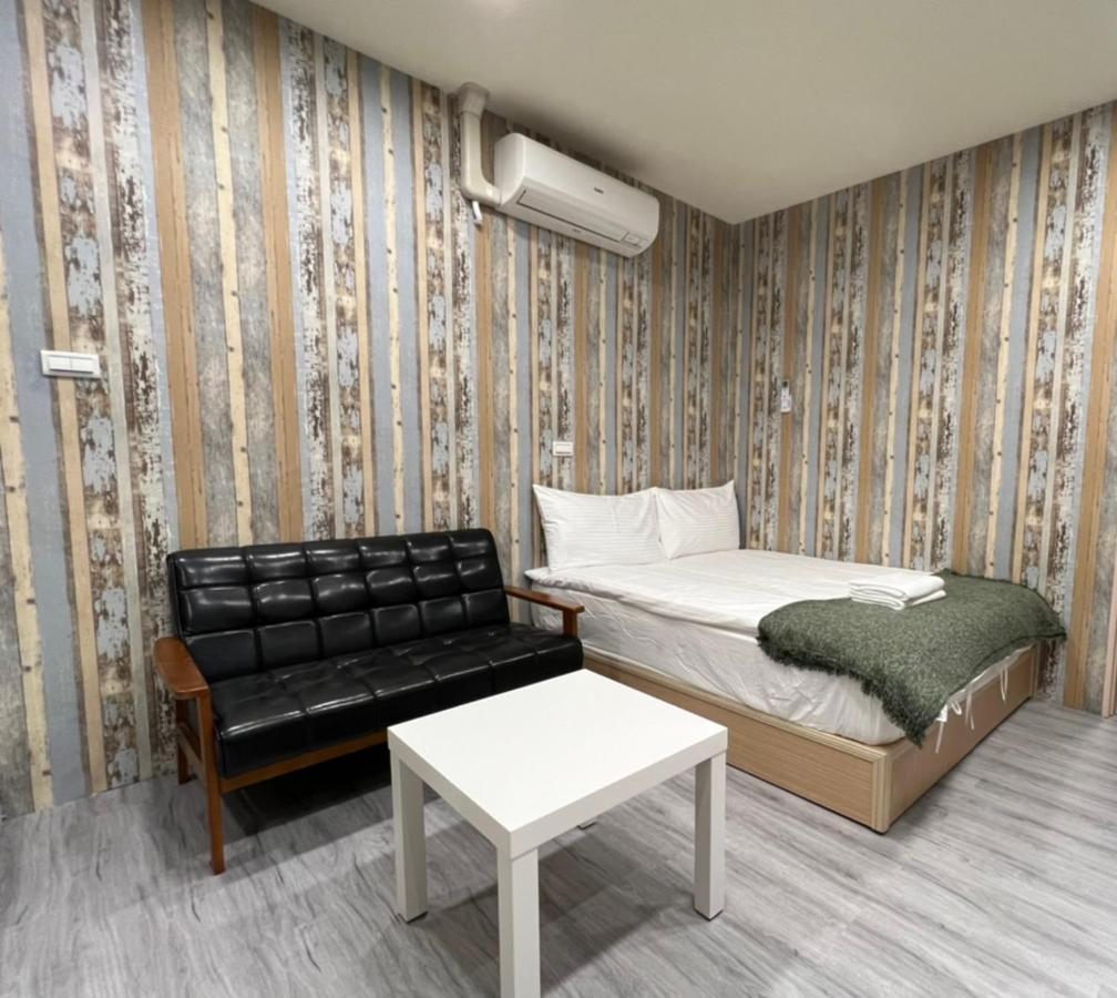 Reise Guesthouse 喜遊旅宿 ゲストハウス 旅マニア Tainan Exterior photo